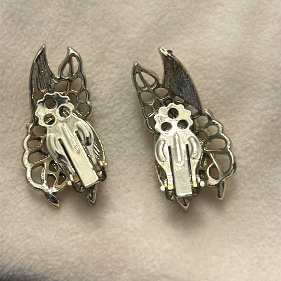 Vintage Clip on Earrings - Picture 2 of 7